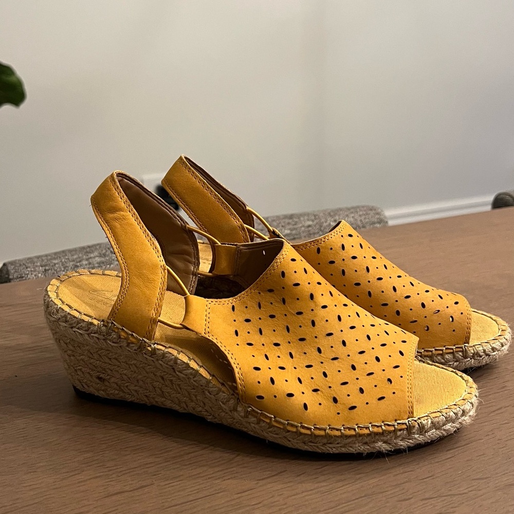 Clarks Yellow Espadrille Wedge Sandals sz 6.5 EUC
